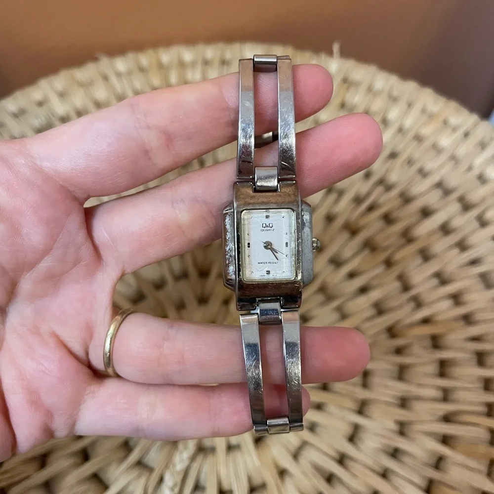 Vintage Q&Q Quartz Silver Watch